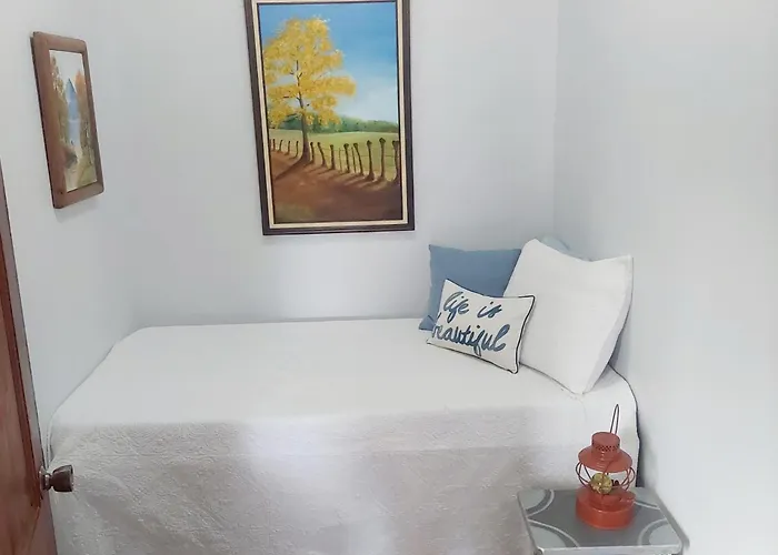 Toucan Lane Hotel *