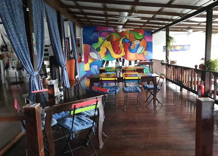 Toucan Lane Hotel *