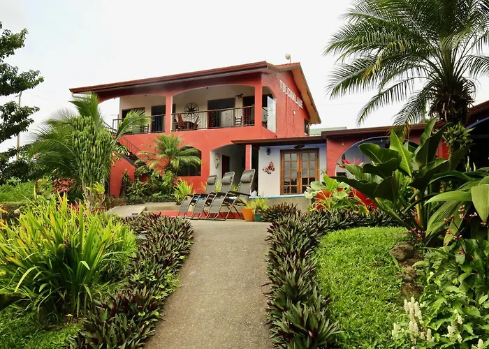 Toucan Lane Hotel *